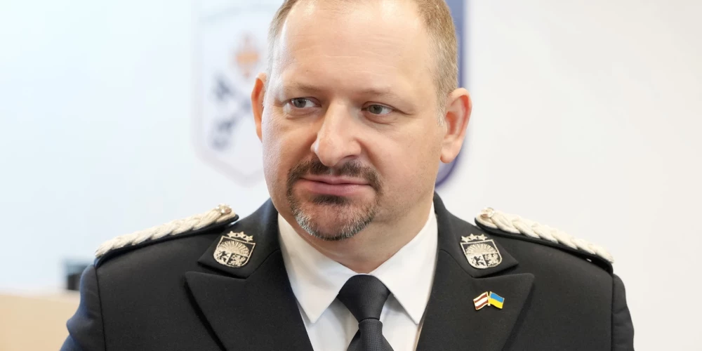 Elektroniskajai uzraudzībai potenciāli labi darbojoties, Ruks pieļāva, ka tā varētu būt alternatīvs risinājums, kas ļautu daļā gadījumu aizstāt apcietinājumu.
