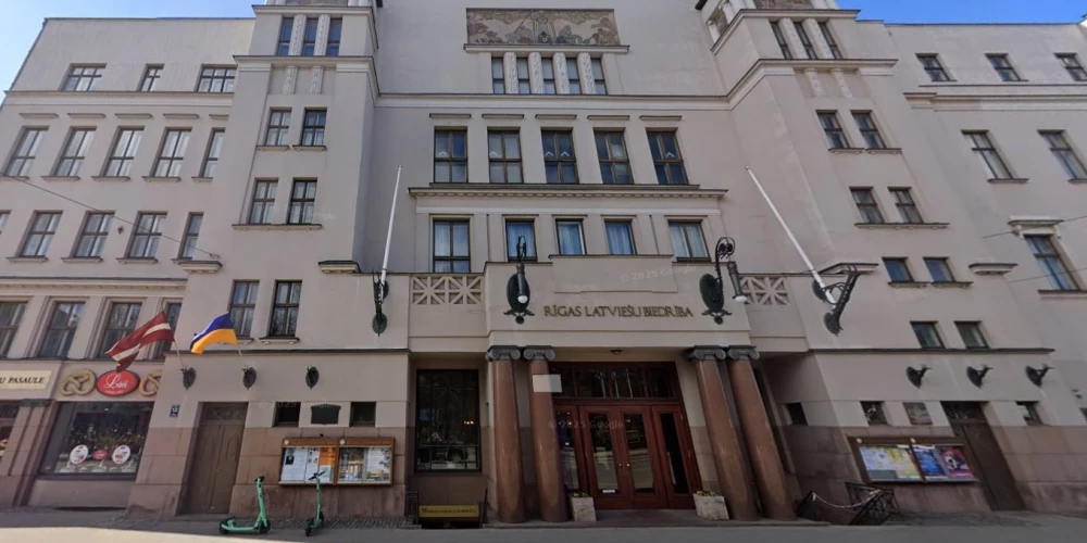 Здание Рижского латышского общества в Риге.