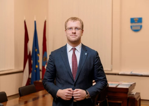 “Latvijas valsts ir tik spēcīga, cik spēcīgs ir tās vājākais posms. Kamēr mēs valsts līmenī to nesapratīsim, tikmēr nekā laba nebūs,” atgādina Daugavpils mērs Andrejs Elksniņš.