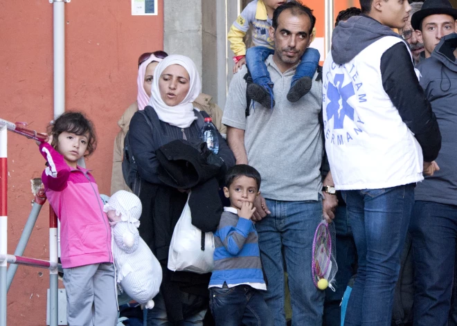 Vācijā migrantiem liegs pie sevis atvest visu ģimeni