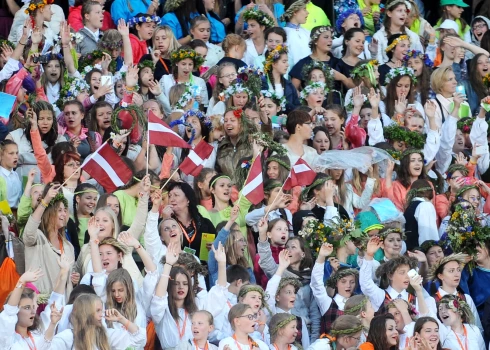 37 500 dalībnieki piedalīsies XIII Latvijas Skolu jaunatnes dziesmu un deju svētkos Rīgā. 