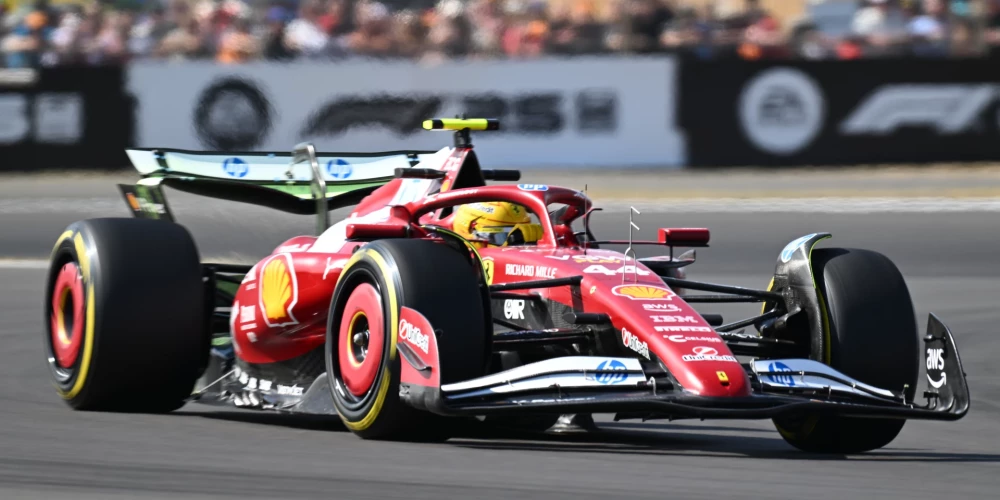  "Ferrari" pilots Luiss Hamiltons. 