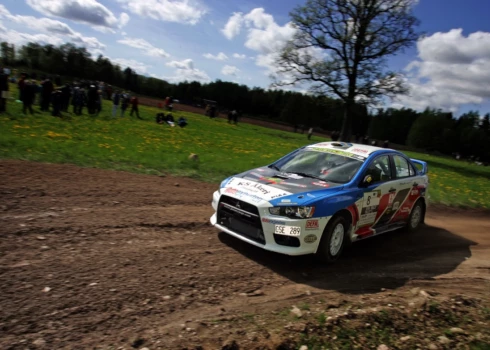 Latvijas rallija ekipāžai Dienvidigaunijas rallijā noticis negadījums.