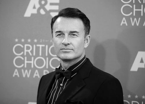 Džulians Makmahons (1968 -2025).