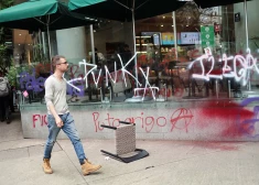 Mehiko protests pret masu tūrismu pārvēršas agresijā un liek iesaistīties policijai