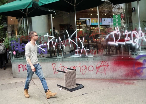 Demonstrācija bija sarīkota, lai protestētu pret amerikāņu tūristiem, kas pēdējos gados pārpludinājuši Meksikas galvaspilsētu.