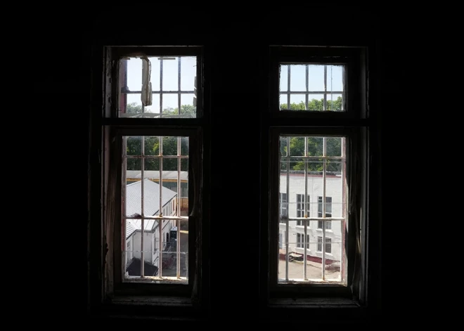 Aizdomās par bērnu pornogrāfijas materiālu apriti aizturēta Ieslodzījuma vietu pārvaldes amatpersona