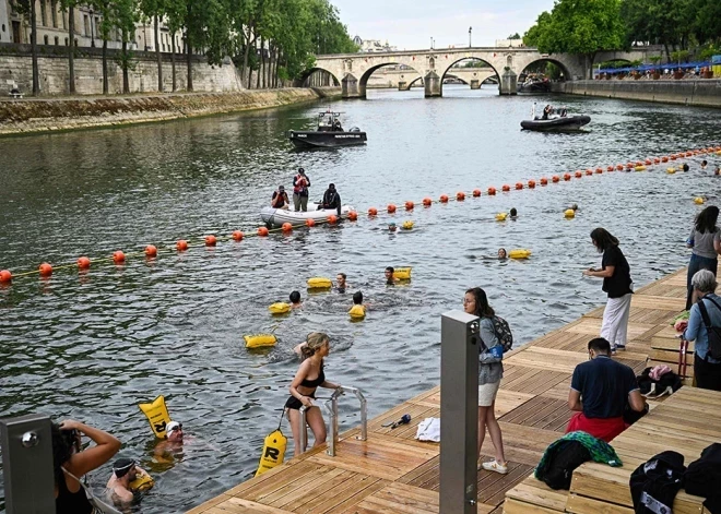 Парижан зовут освежиться: впервые за последние сто лет власти французской столицы разрешили купаться в Сене
