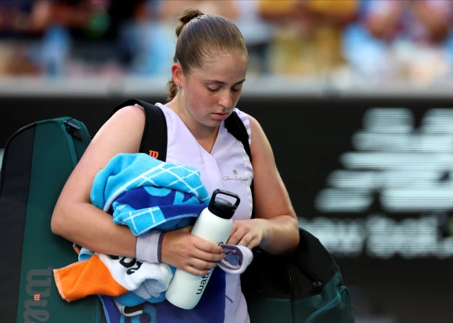 Aļona Ostapenko ar austrālieti Ebdenu apstājas jau pirmajā kārtā Vimbldonas jaukto dubultspēļu turnīrā