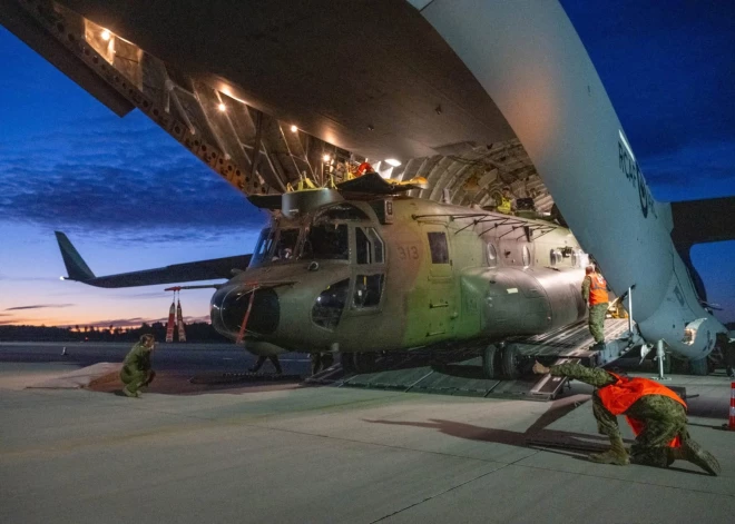Latvijā no Kanādas ieradušies divi "CH-147 Chinook" helikopteri