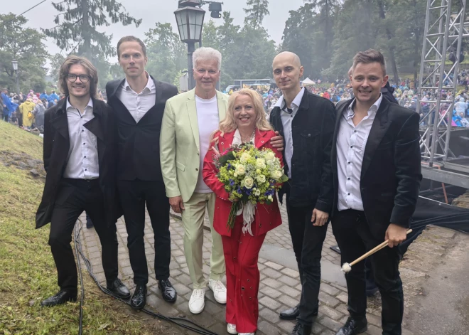Spītējot lietum, Cēsīs atkal valdīja Imantdienu noskaņojums. Nākamgad tām - 50!