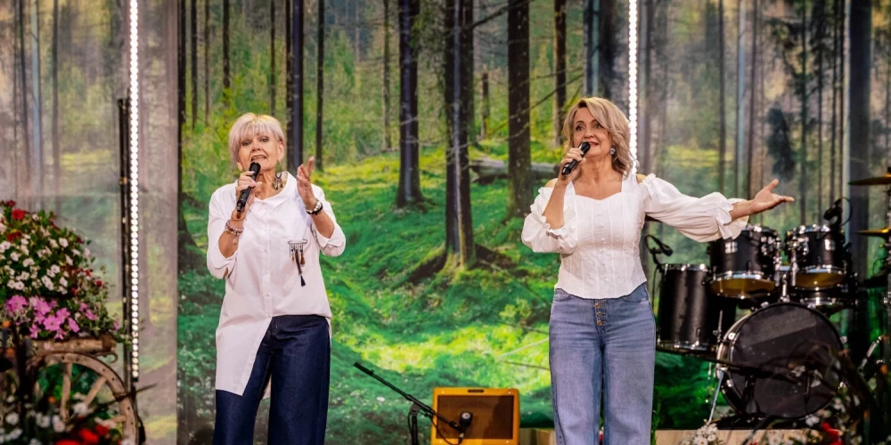 Šogad Latvijas sirdsdziesmas finālā duets "Tēva meitas" piedalījās ar dziesmu "Laimes pietura". Savukārt pirms fināla, kad tā mūziķi iepazīstināja ar jaunākajiem veikumiem, māsīcas prezentēja savu jaunāko dziesmu "Dzīves laiviņa".