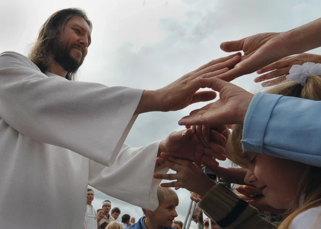 “Viņš teica, ka ir Jēzus” — sektas līderim Krievijā piespriests 12 gadu cietumsods