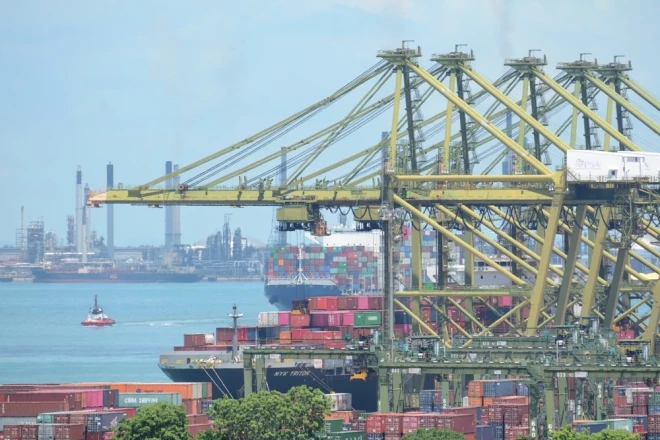 Один из двух старых портов Сингапура. Его придется закрыть - слишком маленький.