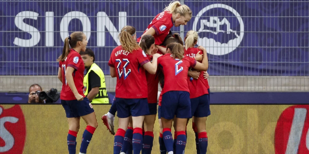 Norvēģijas izlase svētdien Sjonā svinēja otro uzvaru divās Eiropas sieviešu futbola čempionāta spēlēs.