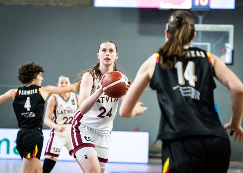 Pirmajos divos mačos Latvijas U-18 izlases rindās pārliecinoši sekmīgākā bijusi Anna Liepiņa.