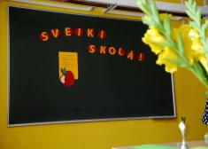 Pedagogi vēlas doties pensijā no 60 gadiem: iniciatīvu parakstījuši jau vairāk nekā 10 000 cilvēku
