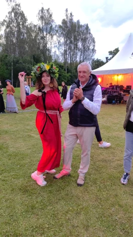 Ramona Petraviča svinībās kopā ar ilggadējo laulāto draugu Aleksandru Petraviču.