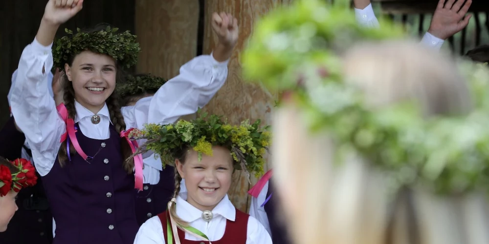 Psihologs skaidro, kā palīdzēt emocionāli sagatavoties Dziesmu un deju svētkiem.