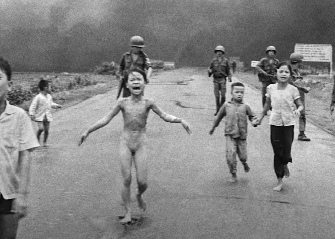 "Palikuši nopietni jautājumi." Patiesība par "napalma meiteni", vienu no slavenākajām fotogrāfijām pasaulē