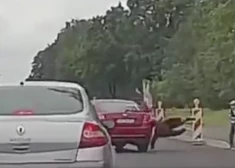 Šoferis pat nemēģināja bremzēt: NMPD un policija sniegusi informāciju par baiso sadursmi uz gājēju pārejas Rīgā. VIDEO