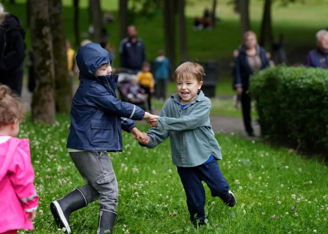 Латвия оказалась чадолюбивой страной: по доле семей с детьми ЛР обогнала и Литву и Эстонию