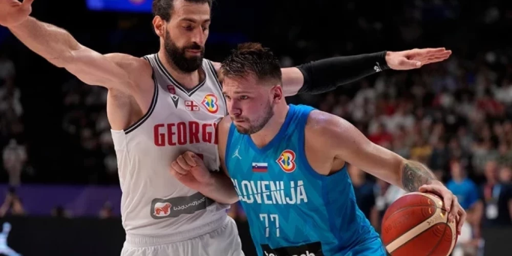 Luka Dončičs (ar bumbu) ir neapstrīdams Slovēnijas līderis. 