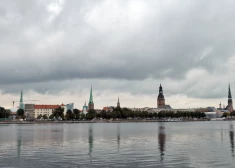 Otrdien debesis klās mākoņi, gaiss iesils līdz  +19...+24 grādiem