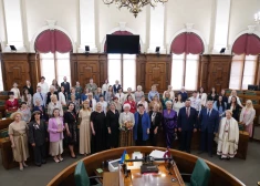 FOTO: Saeimā pateicas XIII Latvijas Skolu jaunatnes dziesmu un deju svētku novadu koordinatoriem