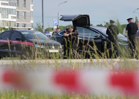 Izmeklētāji pie mirušā Krievijas eksministra Romāna Starovoita automašīnas