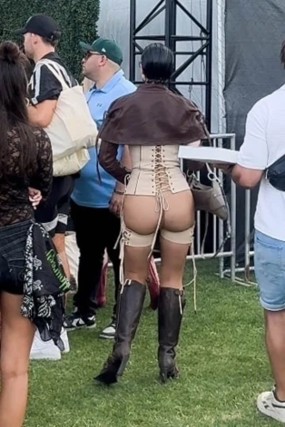 Bjanka Censori “Coachella” mūzikas festivālā šā gada aprīlī.