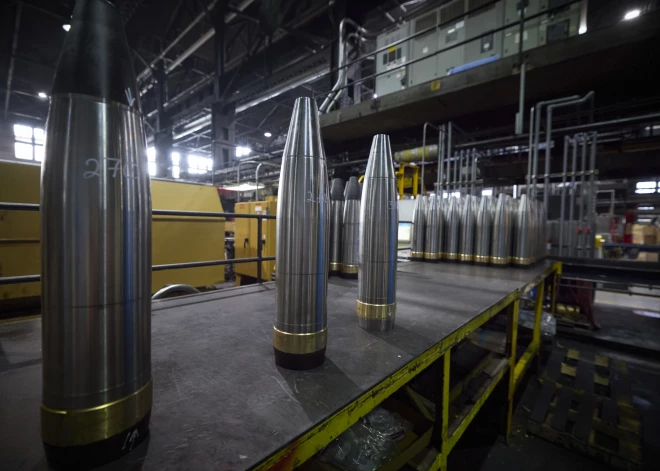 Pentagons ziņo, ka Ukrainai tiek piegādāti ieroči