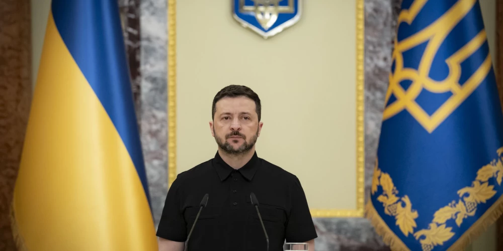 Ukrainas prezidents Volodimirs Zelenskis nule notikušajā telefonsarunā ar ASV prezidentu Donaldu Trampu piekritis nomainīt Ukrainas vēstnieci Savienotajās Valstīs.