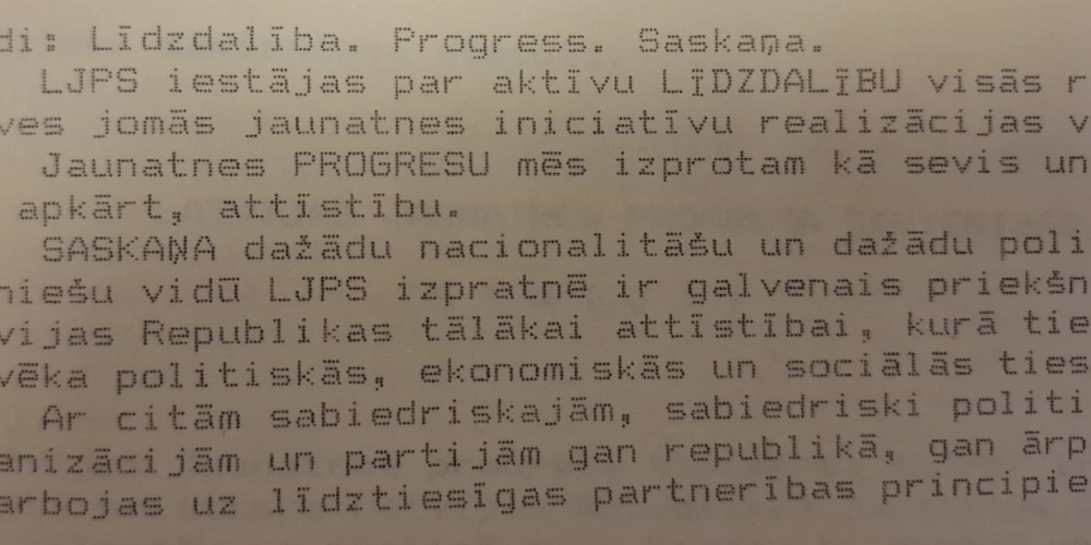 1990. gada vasarā Latvijas Jaunatnes progresa savienības programmā parādījās vārds “saskaņa”, kurš tagad sarkaniem burtiem ierakstīts Latvijas politikas leksikonā.