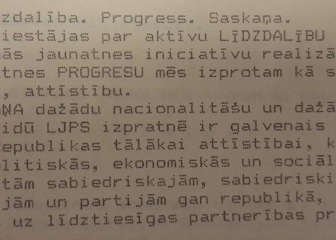 1990. gada vasarā Latvijas Jaunatnes progresa savienības programmā parādījās vārds “saskaņa”, kurš tagad sarkaniem burtiem ierakstīts Latvijas politikas leksikonā.