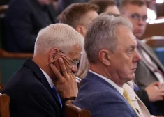 Kariņa lidojumu skandāla dēļ valdība plāno pārskatīt ar komandējumiem saistīto izdevumu atlīdzināšanas kārtību