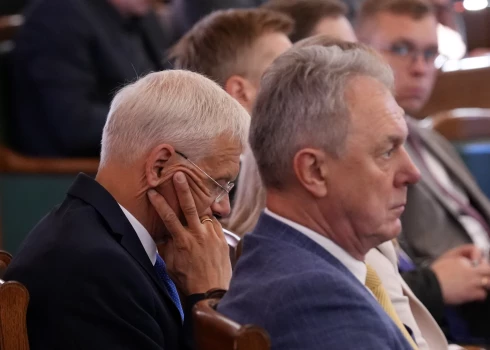 Pēc bijušā premjera Krišjāņa Kariņa (JV) lidojumu skandāla valdība šodien lems par grozījumiem Ministru kabineta noteikumos par kārtību, kādā atlīdzināmi ar komandējumiem saistītie izdevumi.