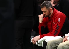 VIDEO: NBA čempions Kevins Lavs asprātīgi reaģē uz savu aizmainīšanu