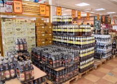 Больше никаких "-30%" и "Купи две - плати меньше": с 1 августа в Латвии изменится реклама алкоголя