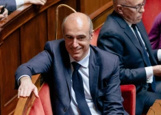 Atrasts pakāries Francijas parlamenta deputāts, kurš savulaik vadīja izmeklēšanu pret Makronu