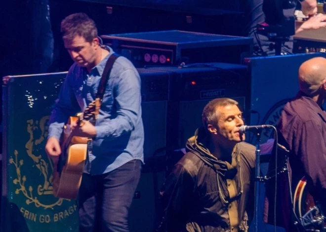 “Oasis” pirmais koncerts pēc 16 gadu pārtraukuma 2025. gada 4. jūlijā Kārdifā.