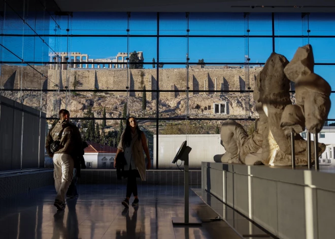 Karstuma dēļ uz vairākām stundām slēdz Atēnu Akropoli