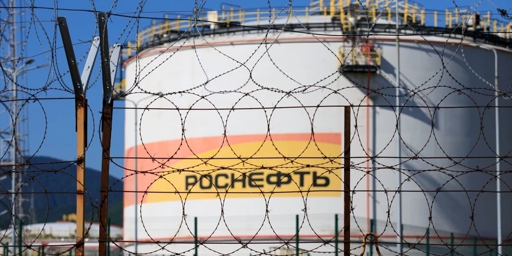 Новые санкции затронут нефтяные доходы РФ.
