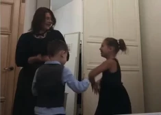 31-летняя женщина потеряла ногу, прыгая на батуте; муж не выдержал и бросил ее - но на этом история не закончилась