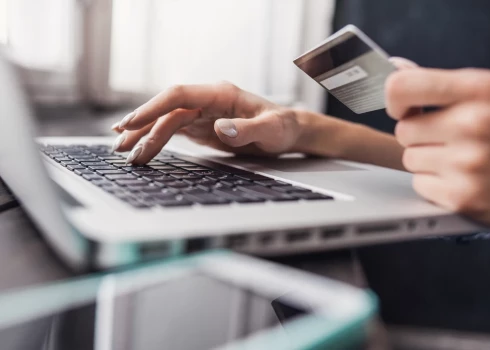 Interneta veikals turpina pieņemt pasūtījumus, neskatoties uz apturētu darbību.