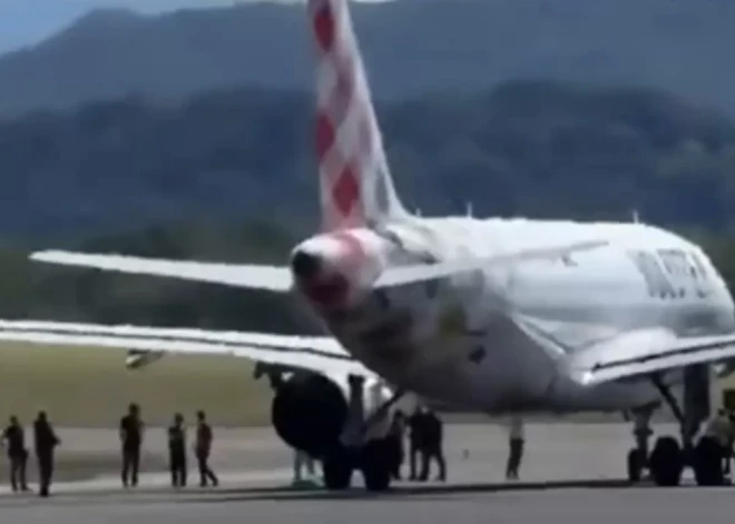 Traģēdija Bergamo lidostā: vīrietis meties pasažieru lidmašīnas dzinējā