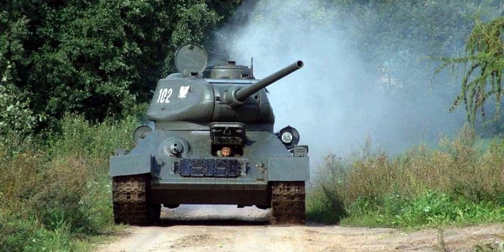 Izmaiņas noteikumos dos iespēju CSDD reģistrēt militāro tehniku izmēģinājumu braucieniem.
