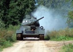 Speciālo militāro tehniku varēs reģistrēt izmēģinājumiem uz ceļa