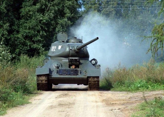 Speciālo militāro tehniku varēs reģistrēt izmēģinājumiem uz ceļa