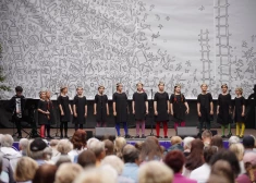 FOTO: Vērmanes dārzā aizraujoša kultūras programma: teātri, performances un izglītojoši pasākumi